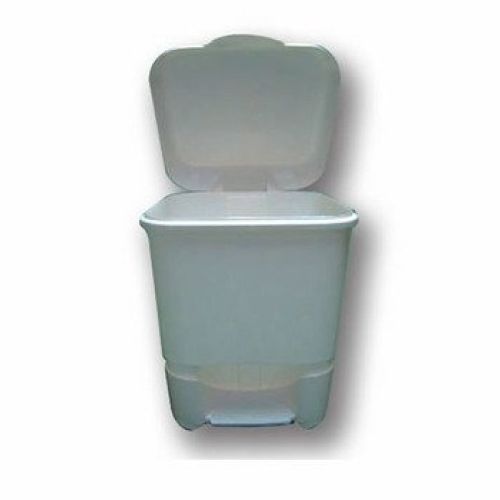 Papelera 9 litros con Tapa y Pedal. Perfecta para cuartos de baño en restaurantes, cafeterías, hoteles, etc. Ref . 04550
